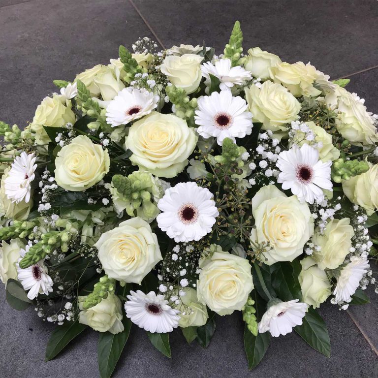 Biedermeier Bloemstuk Ros Wit Groot Scheerhoorn Bloemen biedermeier-bloemstuk-ros-wit-groot-scheerhoorn-bloemen